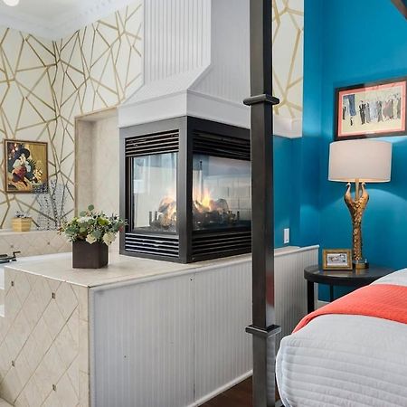 Appartamento The Loft On Main St Loft With Balcony Views Fredericksburg Esterno foto