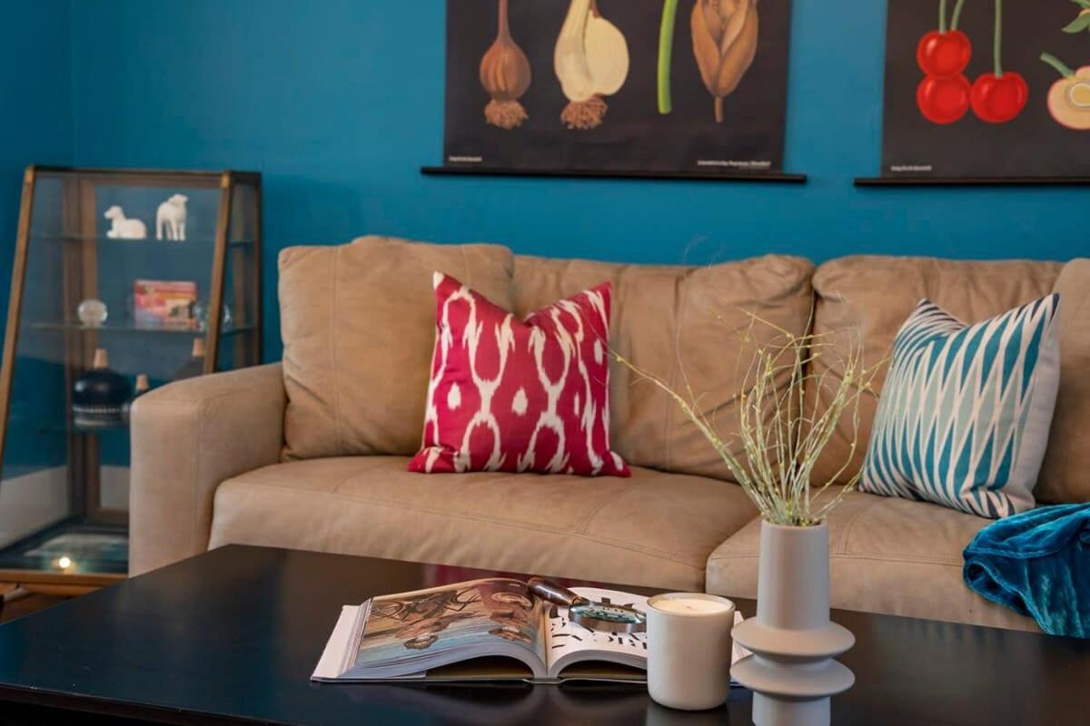 Appartamento The Loft On Main St Loft With Balcony Views Fredericksburg Esterno foto
