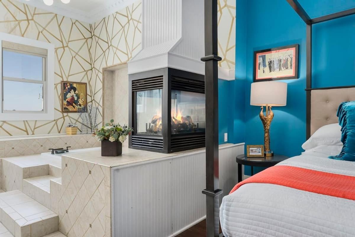 Appartamento The Loft On Main St Loft With Balcony Views Fredericksburg Esterno foto