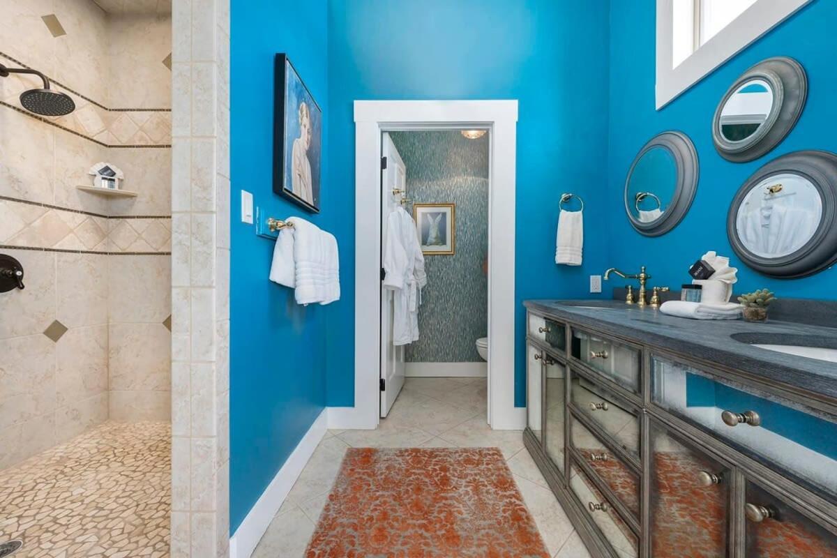 Appartamento The Loft On Main St Loft With Balcony Views Fredericksburg Esterno foto