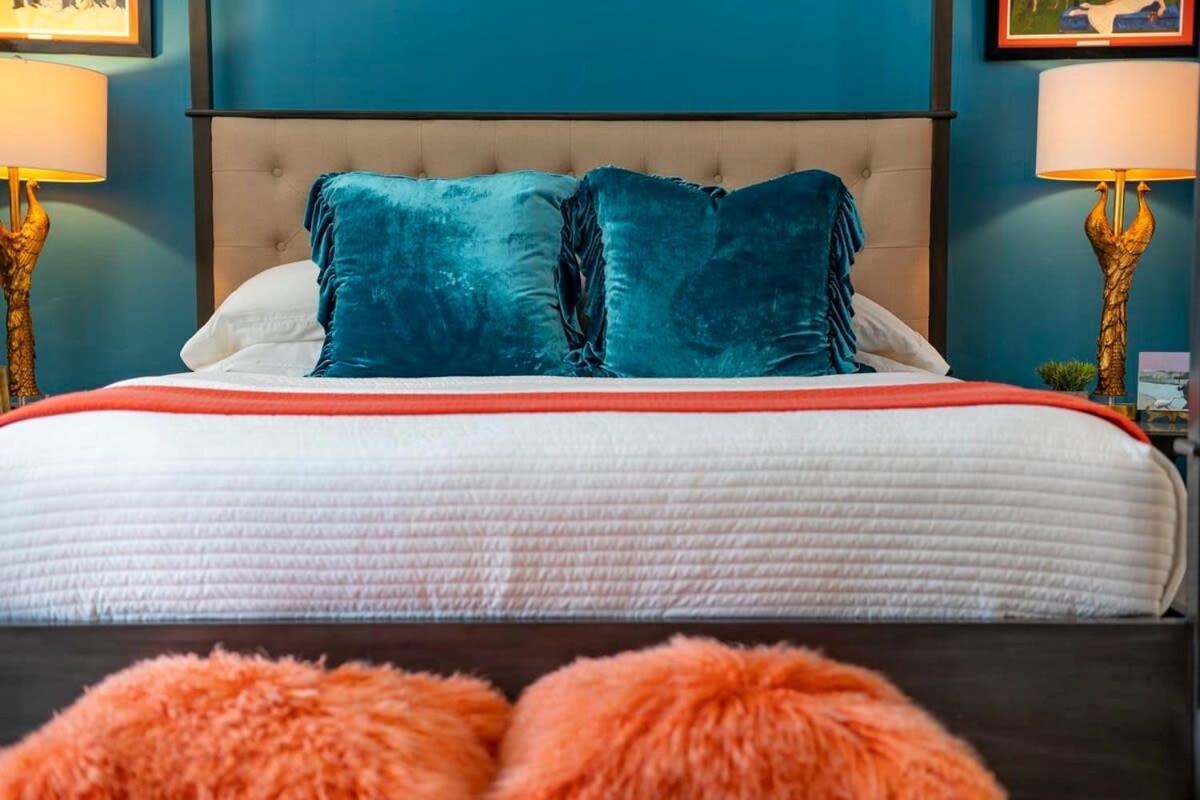 Appartamento The Loft On Main St Loft With Balcony Views Fredericksburg Esterno foto