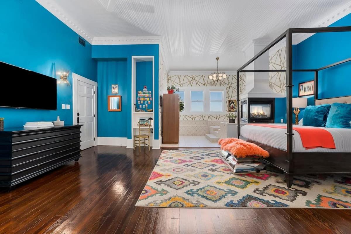 Appartamento The Loft On Main St Loft With Balcony Views Fredericksburg Esterno foto