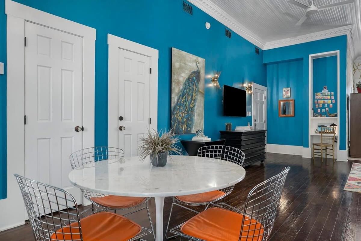 Appartamento The Loft On Main St Loft With Balcony Views Fredericksburg Esterno foto