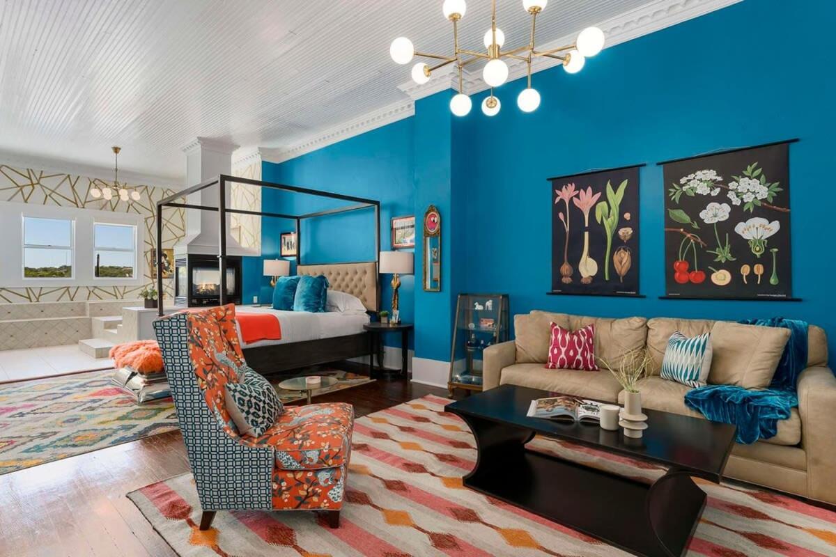 Appartamento The Loft On Main St Loft With Balcony Views Fredericksburg Esterno foto