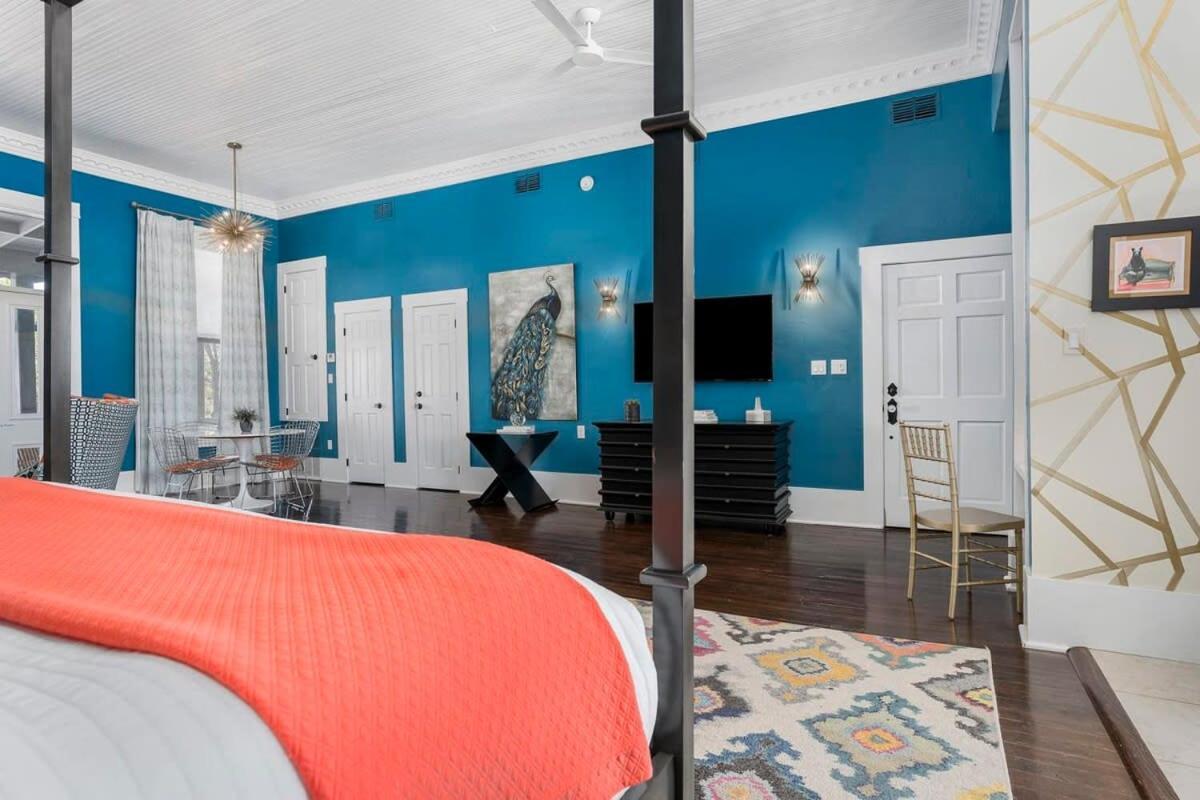 Appartamento The Loft On Main St Loft With Balcony Views Fredericksburg Esterno foto
