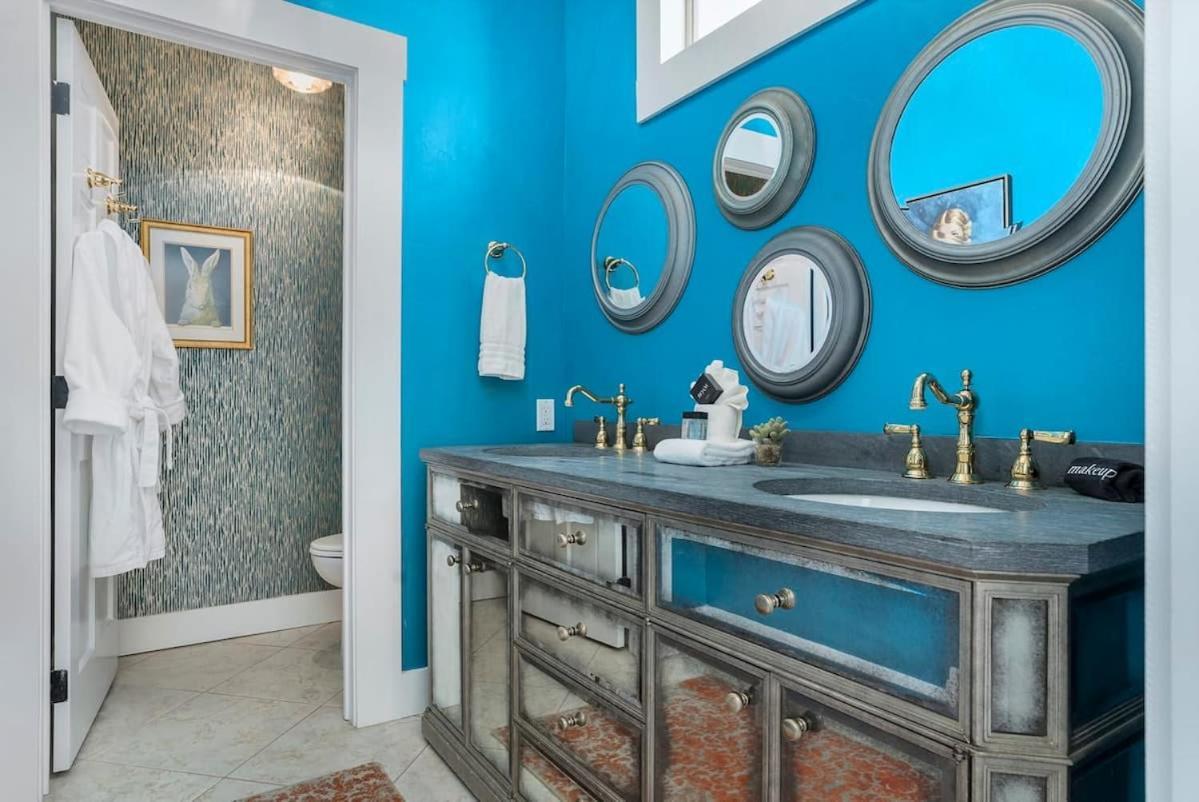 Appartamento The Loft On Main St Loft With Balcony Views Fredericksburg Esterno foto